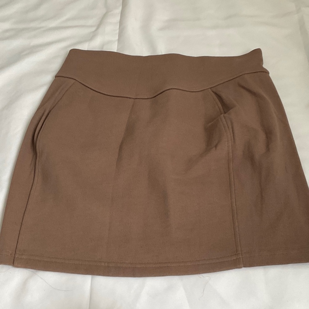 Lululemon high rise scuba skirt nwt size medium